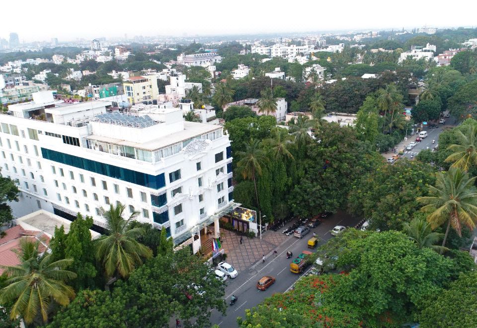 [라 마르벨라 어 사로바르 프리미에르 호텔의 외관]