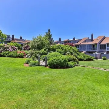 Oceanfront 3Br Condo. Visit Hyannis for Your Cape Holiday! 1600 sq ft Home!
