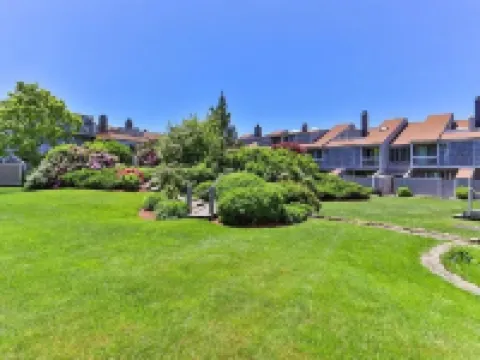 Oceanfront 3Br Condo. Visit Hyannis for Your Cape Holiday! 1600 sq ft Home!