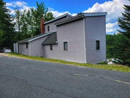 Waterfront Ski Resort Cottage, Arcade Game, Winter Sanctuary