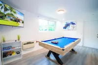Charming 3BR Miami Home with Stylish Lounge, Coffee Bar & Peaceful Vibes