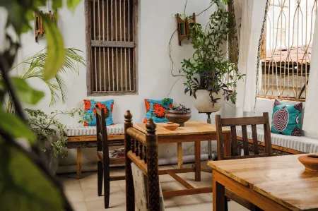 Emerald Palm Отели рядом с достопримечательностью «Персидские бани Хамамни»