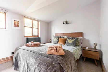 Mountain View Lodge, Luxury Woodland Lodge with Hot Tub Отели в г. Ладлоу