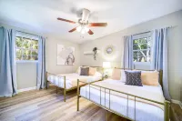 Heated Pool and Spa - Charming Escape