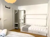 5 Min von der Hochschule enfernt - Familien-Apartment mit Balkon & Kinderbett