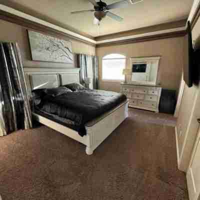 3-bedroom house in charming El Paso with AC, fitness room, WiFi, Gated community Rooms