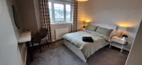 2 Bedroom flat with great Glasgow/Edinburgh connections. Hotels in Coatbridge