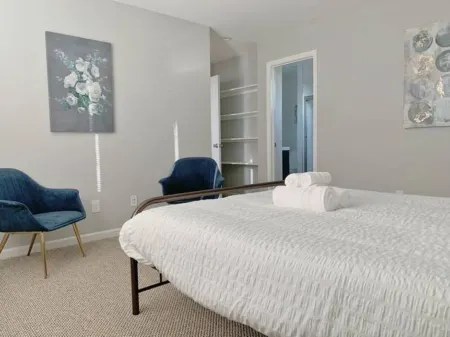 Charming 4-bedroom house with AC and WiFi in fantastic Milpitas Отели рядом с достопримечательностью «Милпитас сквер»