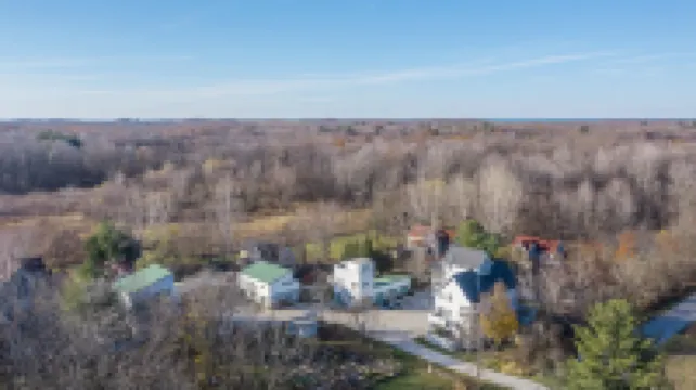 Tranquil Getaway with Scenic Trails - Bright Airy Retreat