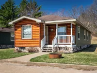 The Loon Cabin at the Riviera Resort in Neillsville, Wisconsin! Hotels in Dewhurst