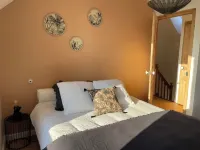 Maison des Années 30 Avec spa Hotels in Brignogan-Plage