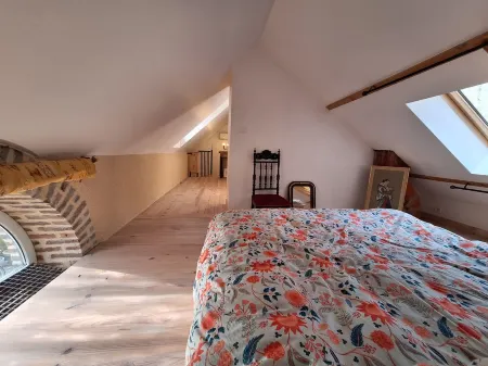 Dans le Parc d' une Villa Belle Epoque Appartement Atypique Avec sa Serre! Отели в г. Бурбон-л'Аршамбо