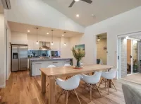 Close to the Coast & GMHBA stadium Belmont Hotels in Belmont