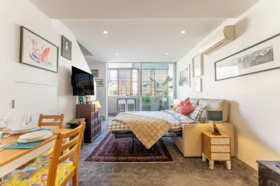 Elegant Apartment in the Heart of Newtown with Secure Parking Hotels near Newtown