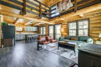 Riverfront Montana Log Cabin w/ Mountain Views! - parking