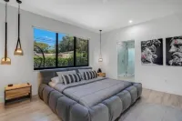 Modern 4 bedroom stay Oasis Villa with Turkish bath