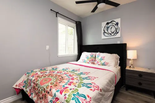 Charming 3BR  with Complimentary Parking Onsite Hotels in East Los Angeles