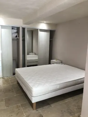 Holiday rent in a provencal house. Capacity: 2/4 people