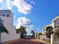 4-bedroom ocean villa with private pool & jacuzzi in wonderful Cozumel WiFi & AC