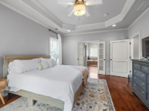 Charming historical 4-bedroom house in Downtown Buford, GA. 比福德酒店