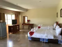 Goldenland Resort Hotels in Tha Yiam