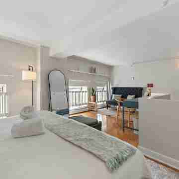 Bright & Modern Condo By Yale 3 Bedrooms,GYM, AC, Prime Location Rooms