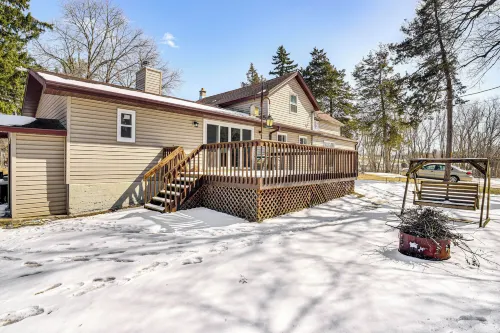 2 Mi to Road America: Pet-friendly Duplex! - Homestays
