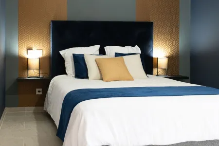 Private villa, pool and spa Отели в г. Лорг