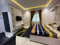 Cozy 2-bedroom apartment in Ikeja with AC, WiFi, & fully equipped kitchen. Hotels in Ojodu