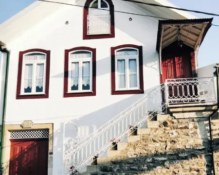 Casa de Pousada - É uma Casa de Campo no coração do Douro! Hotels in Cambres