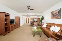Overlooks Golf Course a 2-bedroom condo in gated community, Carefree - Wi-Fi