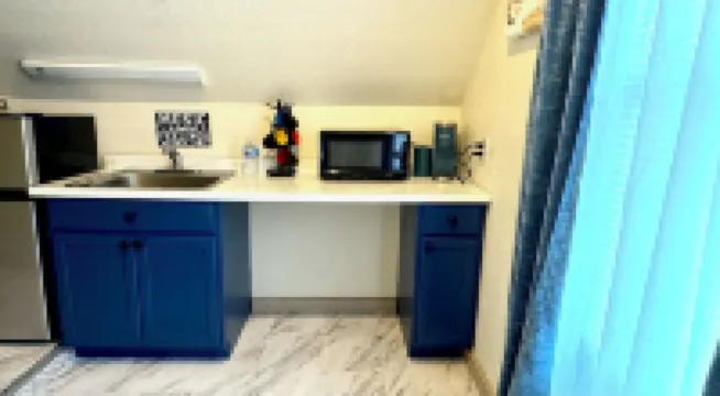 Rock & Roll Suite CLE - 1 Bedroom / 1 bathroom near Downtown Cleveland, OH 謝克海茨酒店