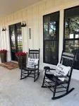 Charming 3-bedroom farmhouse in serene Pilot Point with AC