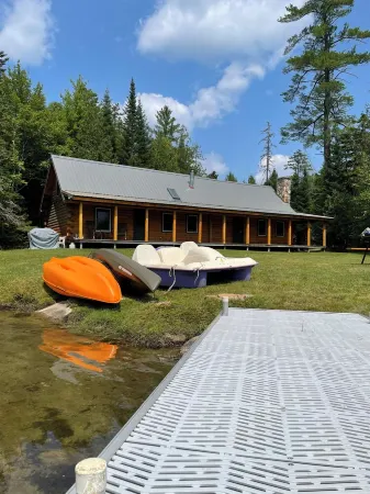 Rustic log cabin on beautiful Maidstone Lake