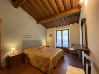 Il Fienile - Apartment at ground floor with private garden Hotels in Paciano