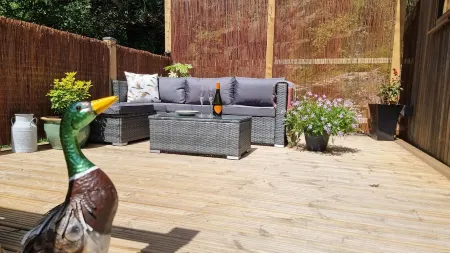 Relaxing, peaceful and tranquil.Dedicated Private off road parking.