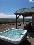 Elegant and peaceful cabin on the Clark's Fork of the Yellowstone river!