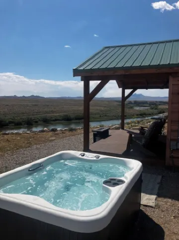 Elegant and peaceful cabin on the Clark's Fork of the Yellowstone river!