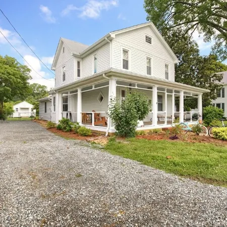 East River Views - Renovated 1905 House- 3 Bedrooms, 3.5 Baths