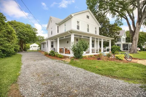 East River Views - Renovated 1905 House- 3 Bedrooms, 3.5 Baths
