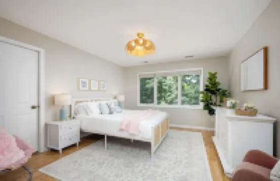 Luxury Lakefront Home: Hot Tub l Beach l Sleeps 15