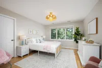 Luxury Lakefront Home: Hot Tub l Beach l Sleeps 15 Hotel a Columbia Township