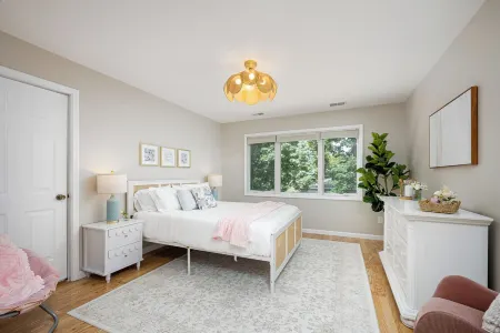 Luxury Lakefront Home: Hot Tub l Beach l Sleeps 15