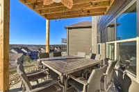 Reeds Spring Condo about 3 Mi to Silver Dollar City! - Parkering
