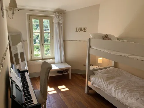 Cozy cottage in Tuscan hill village with free parking and AC