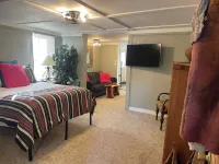 The Farmhouse at Truman Lake Hotels in Henry County