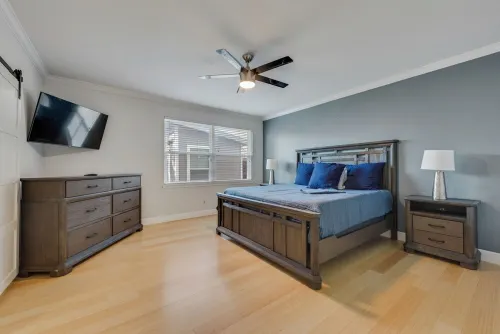 Charming 3-bedroom house in wonderful Grand Prairie with Pool Table and Office