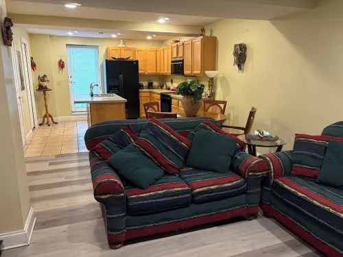 #10 Apartment with southwestern vibes. Hotels in Lorain