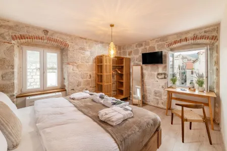 Luksuzno Opremljena Autohtona Kamena Kuća Smještena sa Wellnes/spa Sadržajem