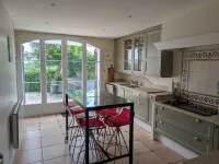 Charmante Villa 4 Chambres, Piscine et Superbe vue Hotels in Eguilles